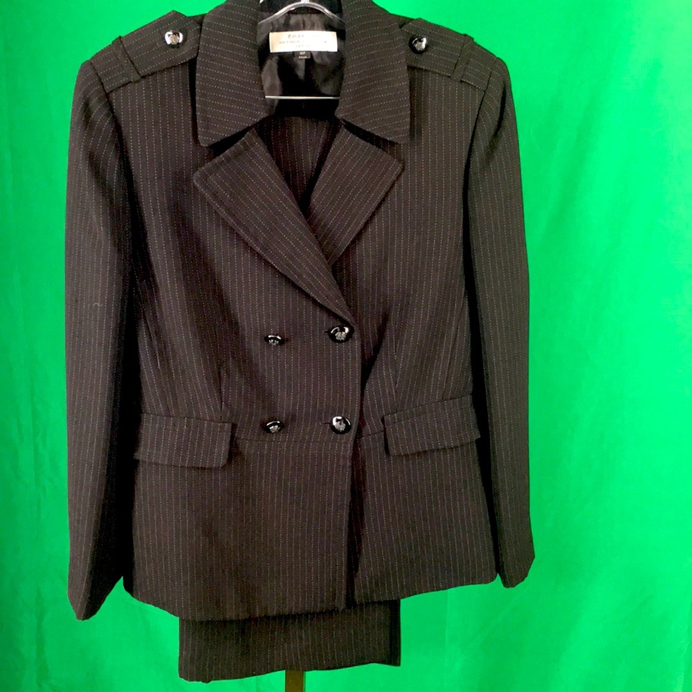 Tahari pants suit